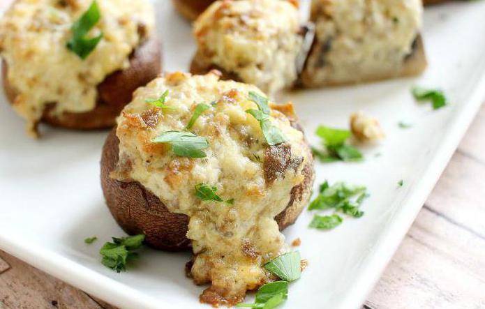 шампиньоны с курицей и сыром